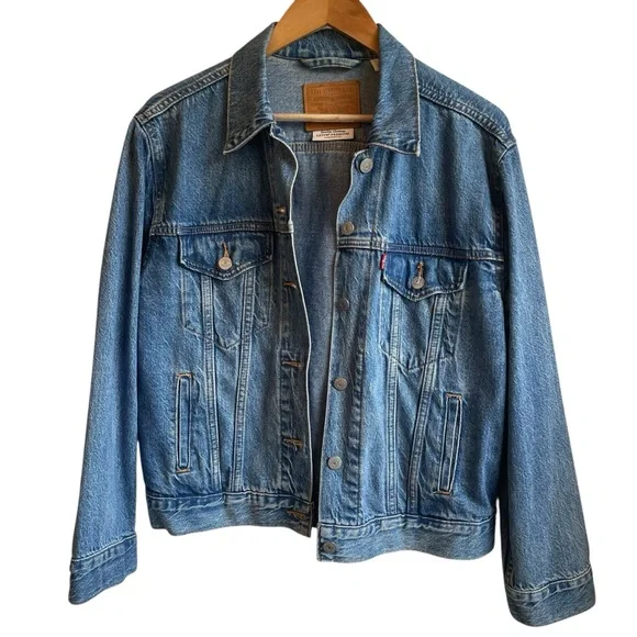 Levi’s Ex-Boyfriend Trucker Jacket in Medium Wash Denim Jean Size M - Picture 4 of 17